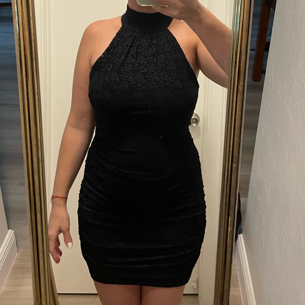 Lace bodycon dress